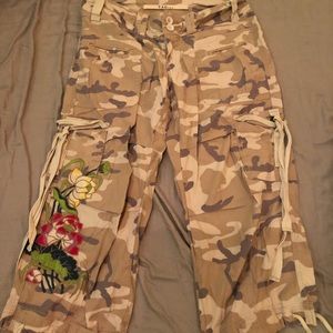 Yag capris- camouflage with embroidery - Looks like Johnny Was!